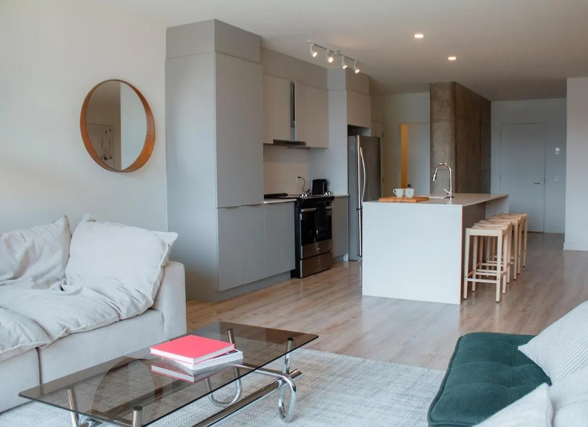 Penthouse With Pool And Parking Apartment Montreal